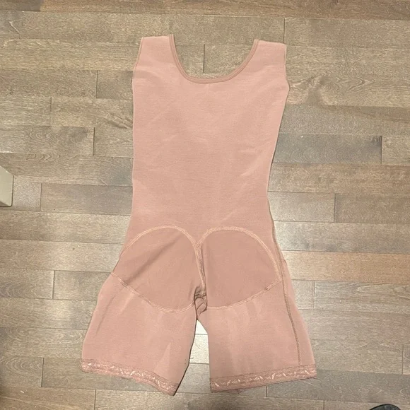 Blush Shapewear Bodysuit - Picture 3 of 4